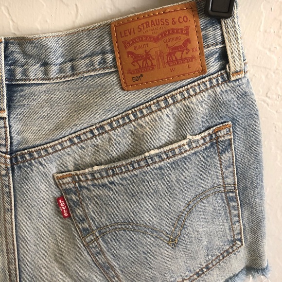 Levi’s vintage high waisted shorts - Picture 3 of 3